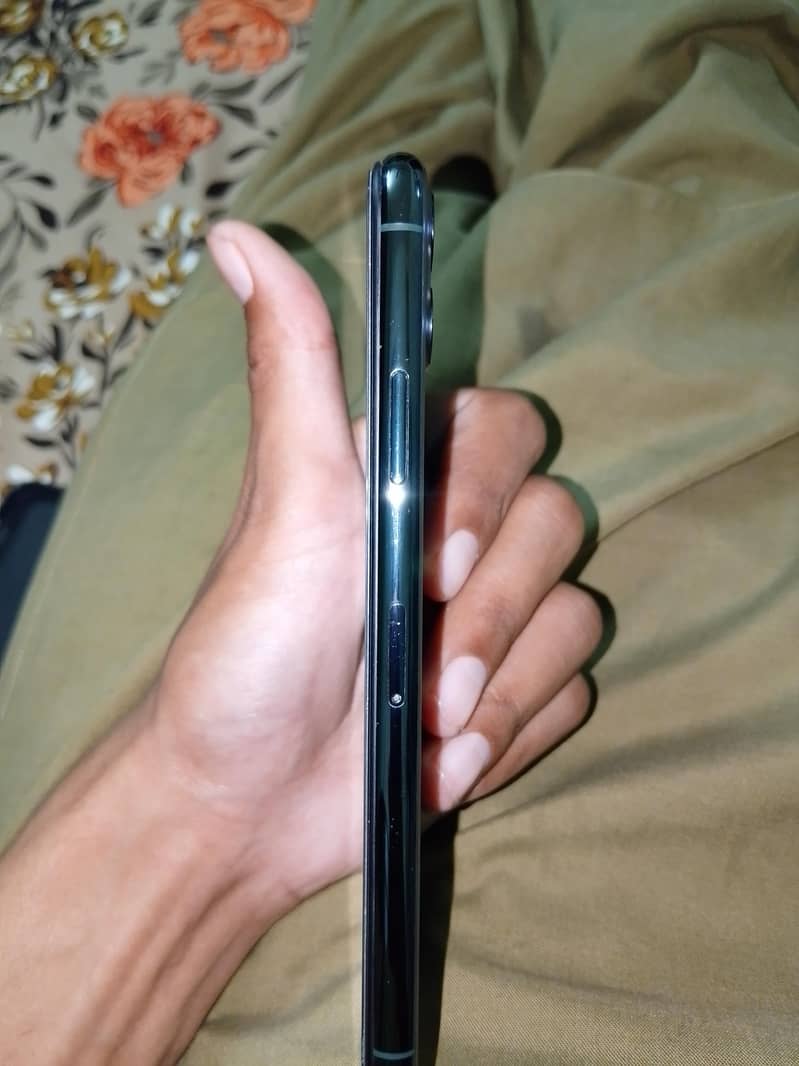 Apple iPhone 11 Pro Max 2
