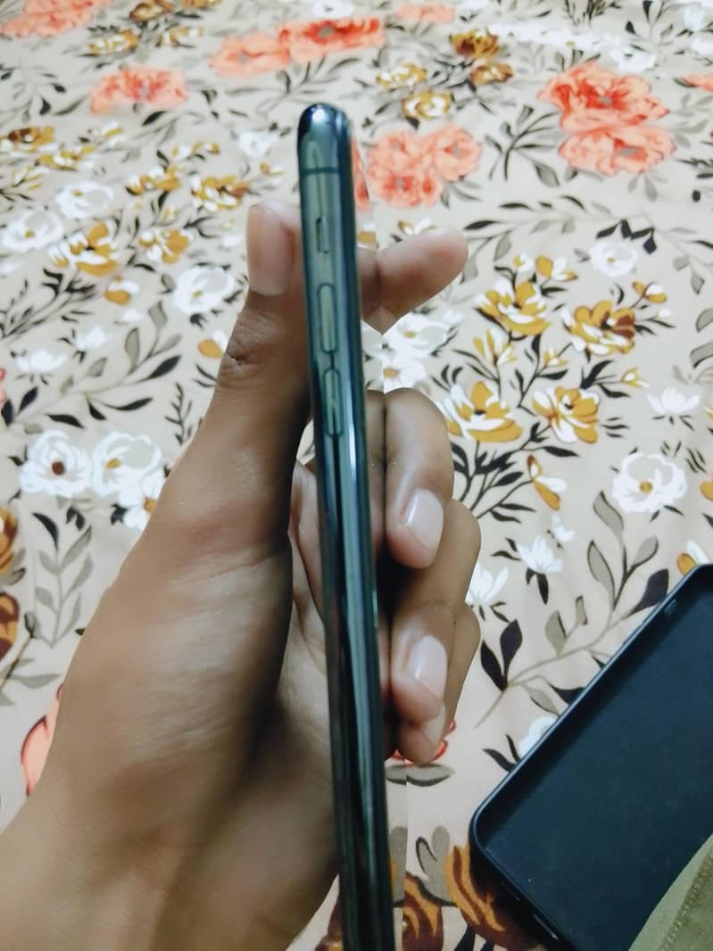 Apple iPhone 11 Pro Max 3