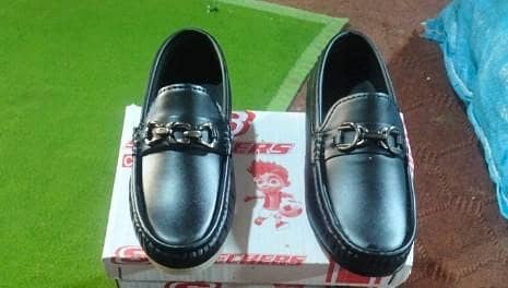 A. R Shoes