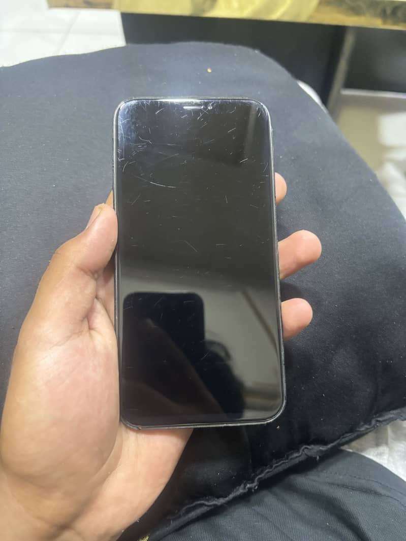 Apple iPhone X 4