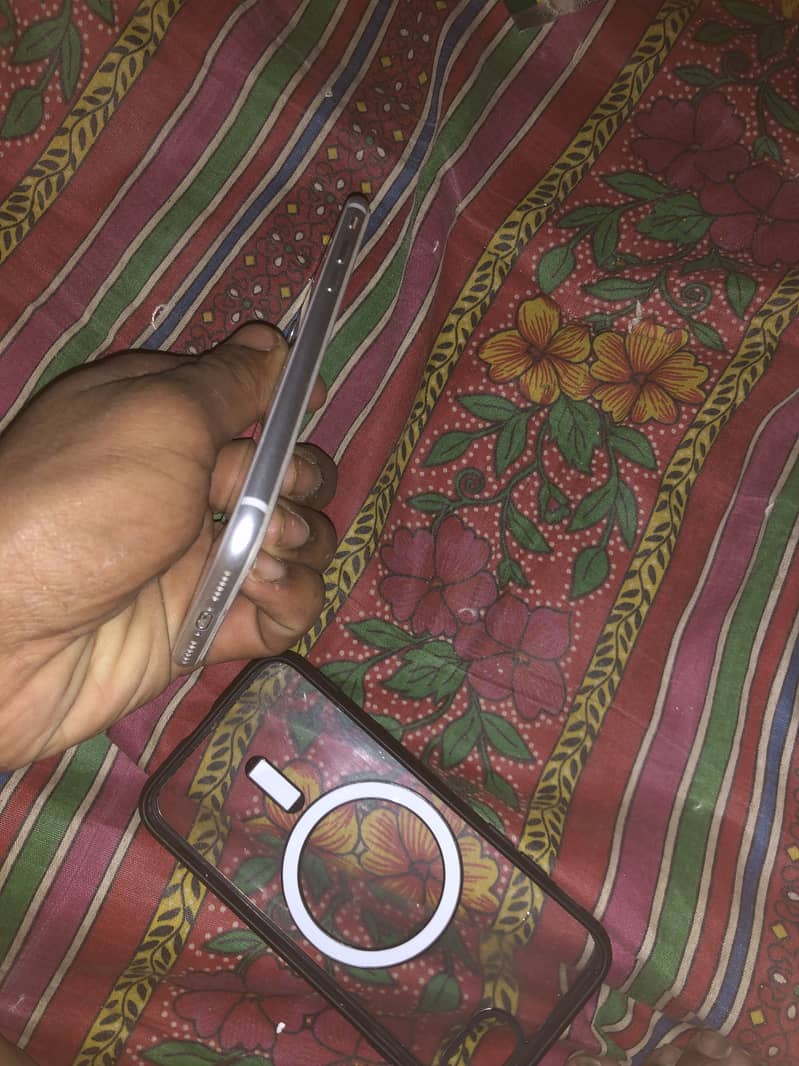 Apple iPhone 8 1