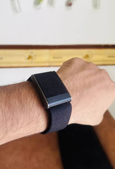 Same as like whoop fitness band  in mint condition