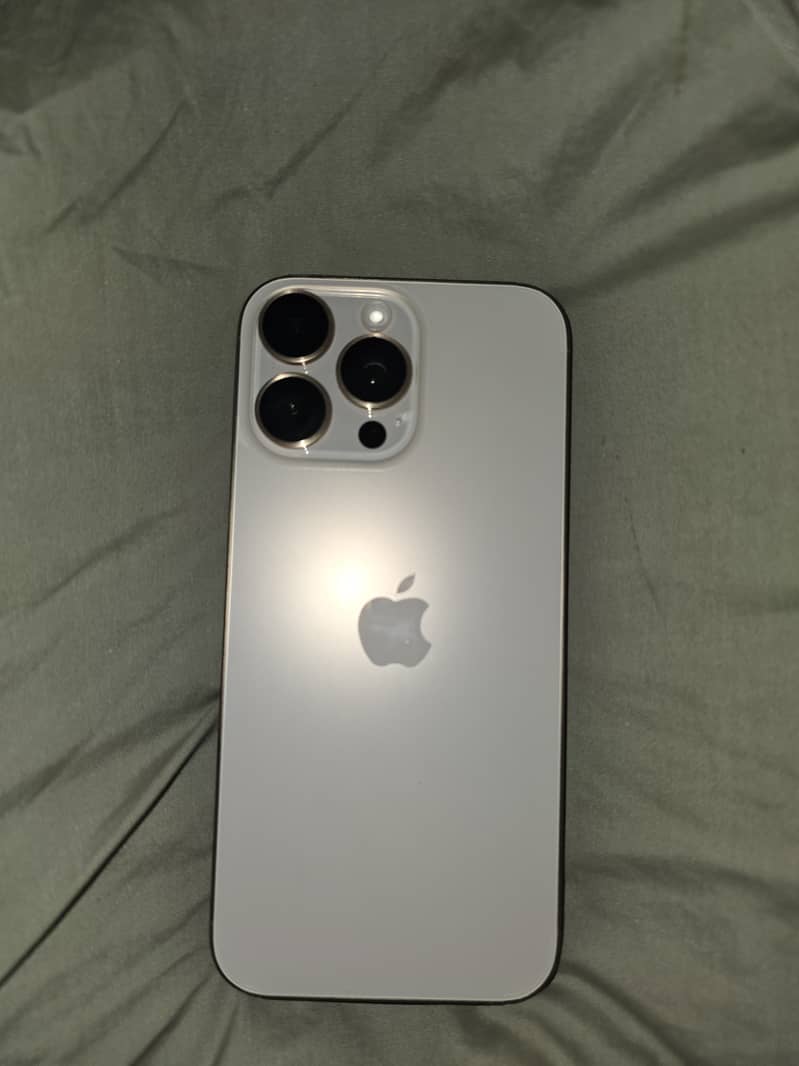 Iphone 16 pro max 4