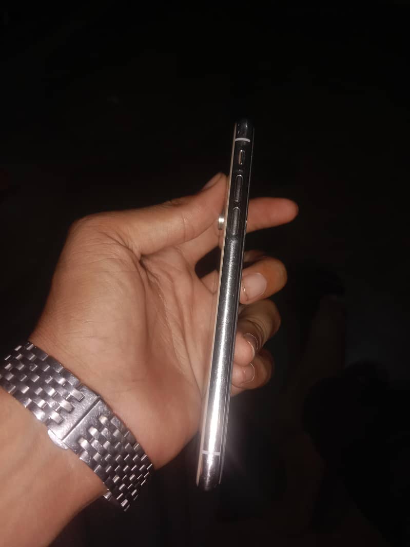 Apple iPhone XS 3