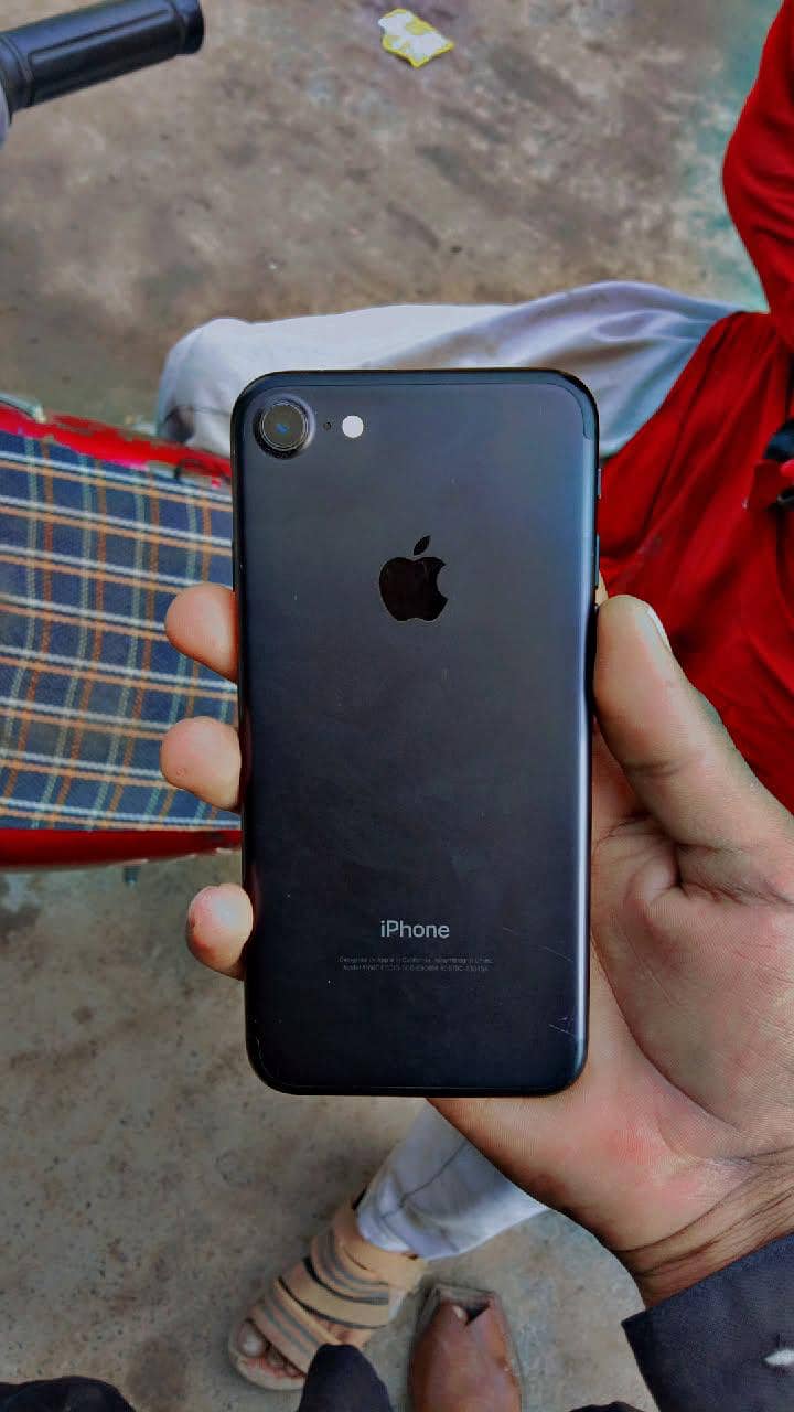 Apple iPhone 7 Plus 1