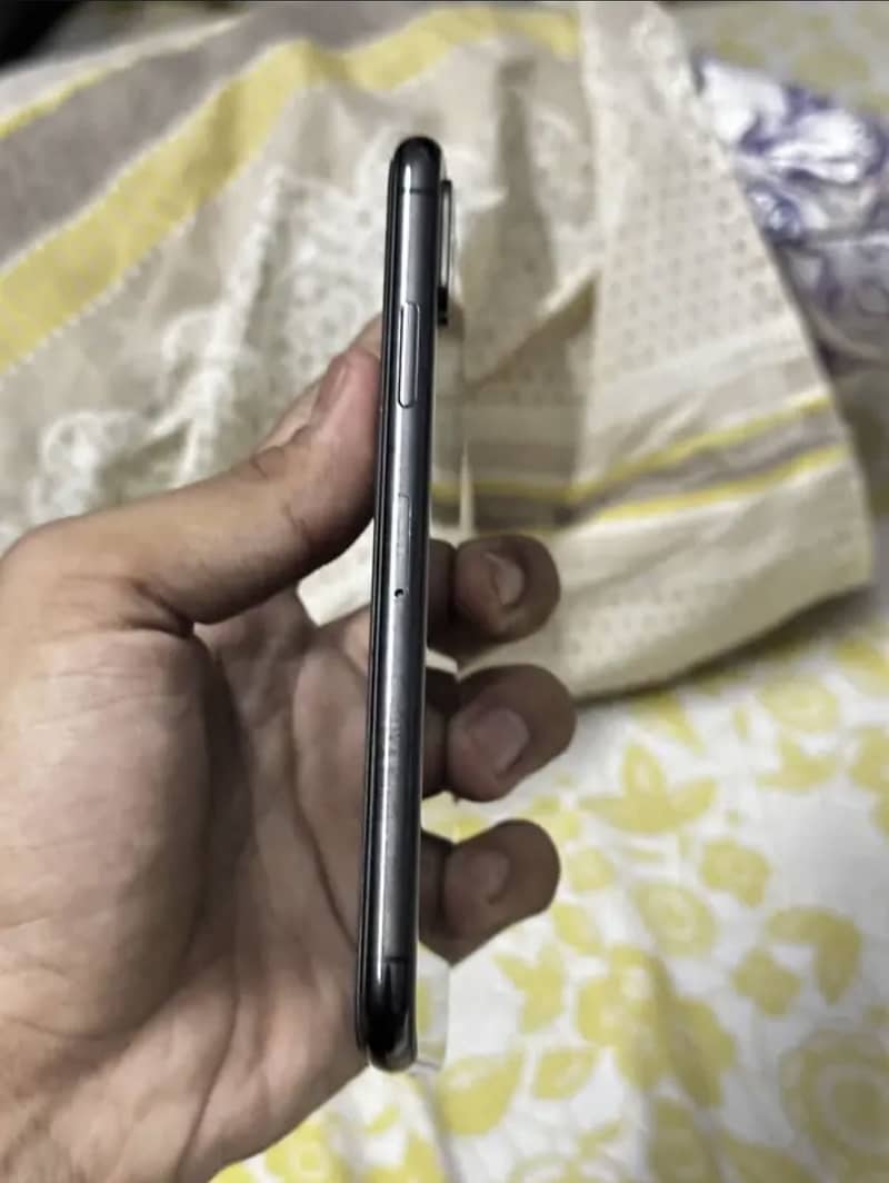 Apple iPhone XS 1