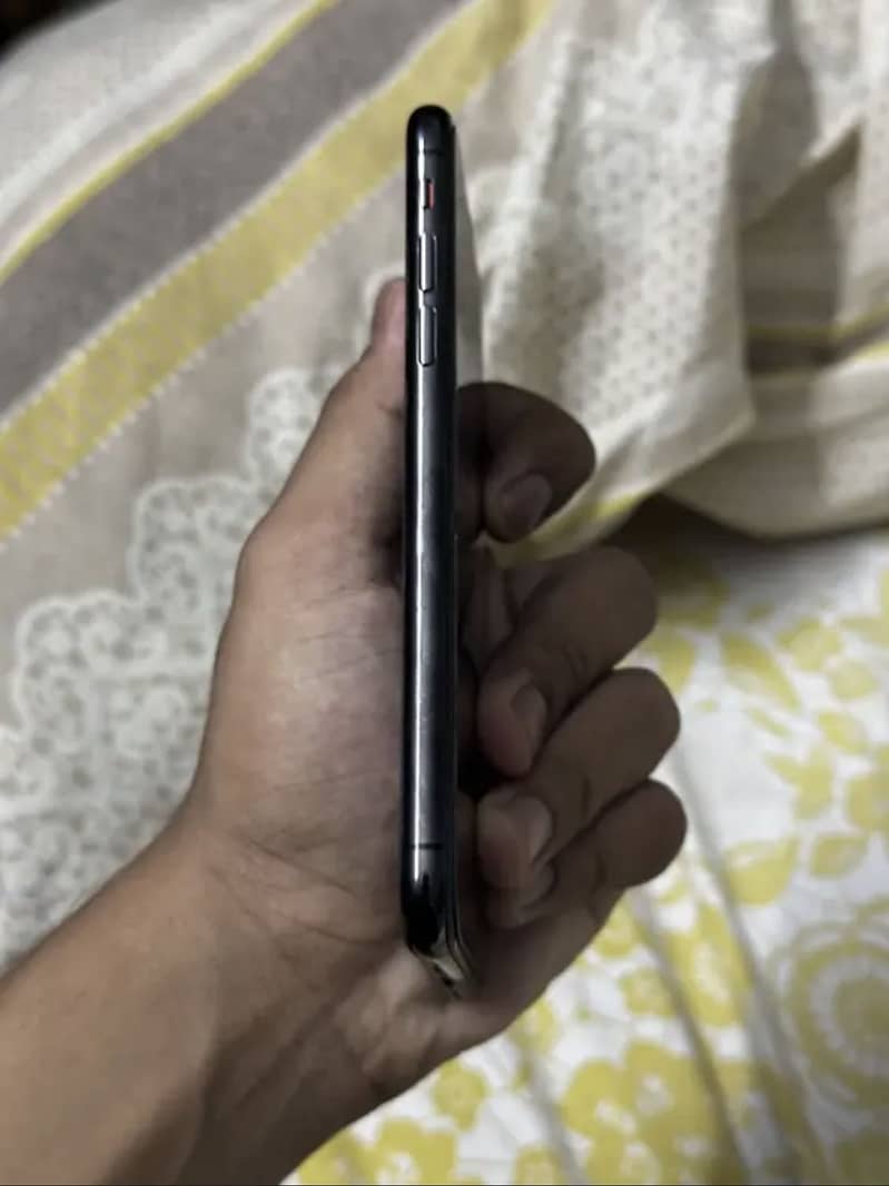 Apple iPhone XS 5
