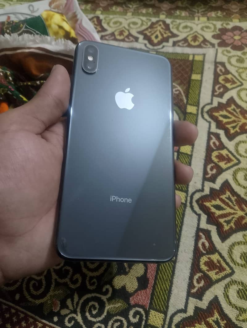 Apple iPhone XS Max 3
