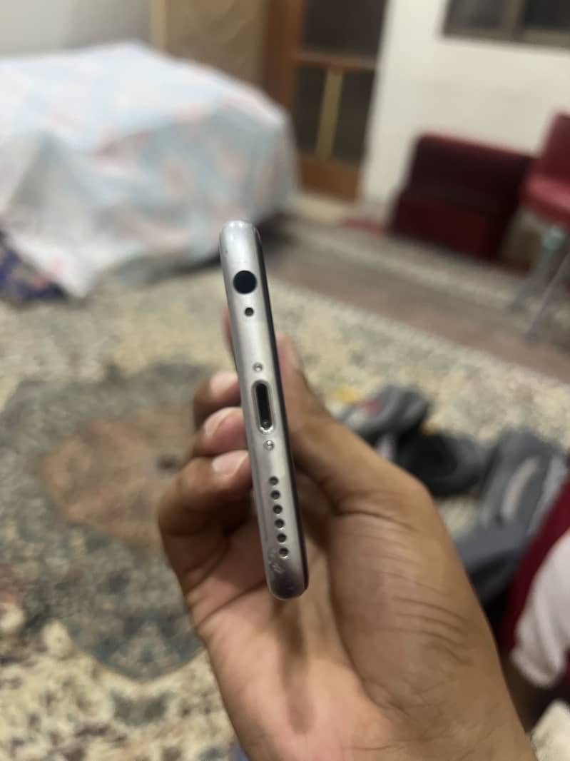 Apple iPhone 6S 1