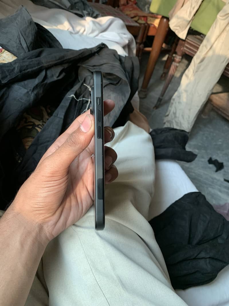 Apple iPhone 15 3
