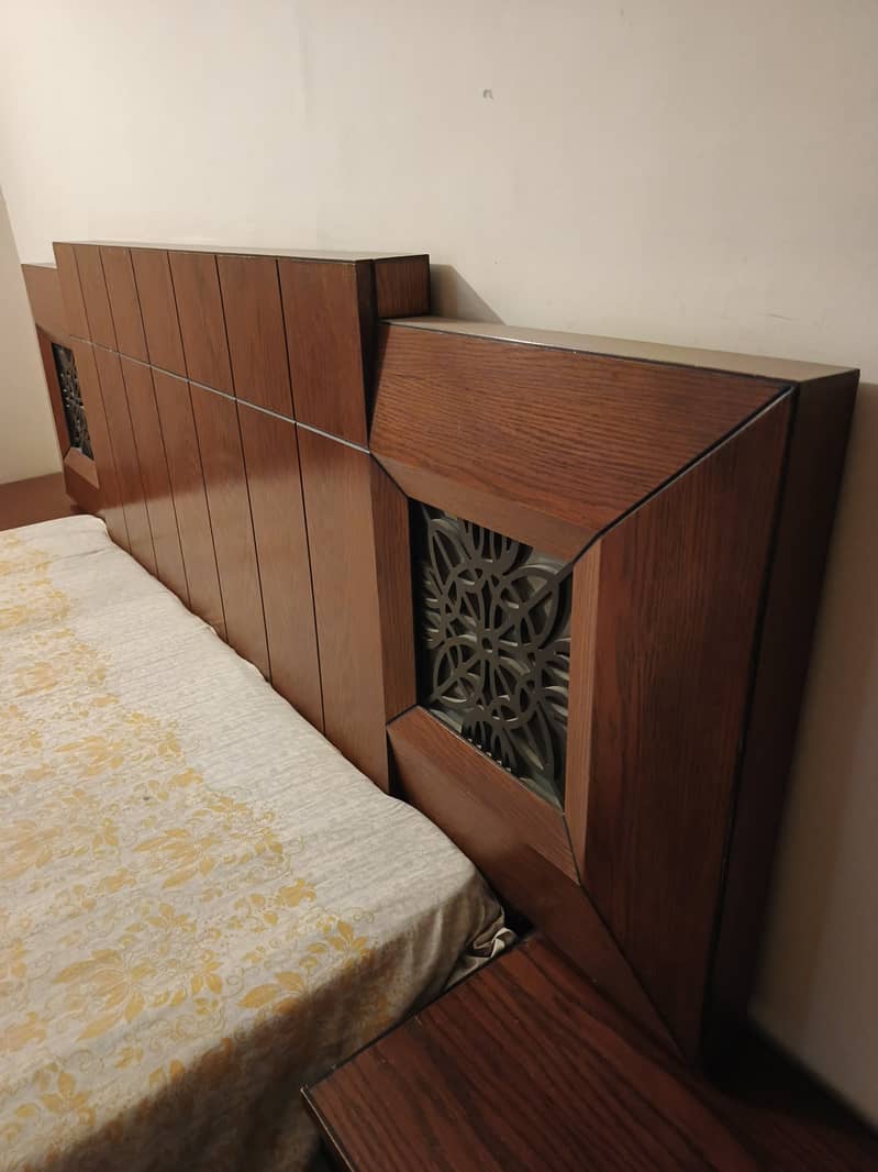 King bed 0