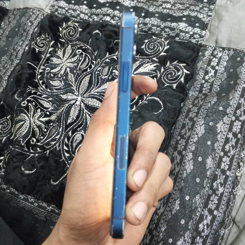 Apple iPhone 12 2