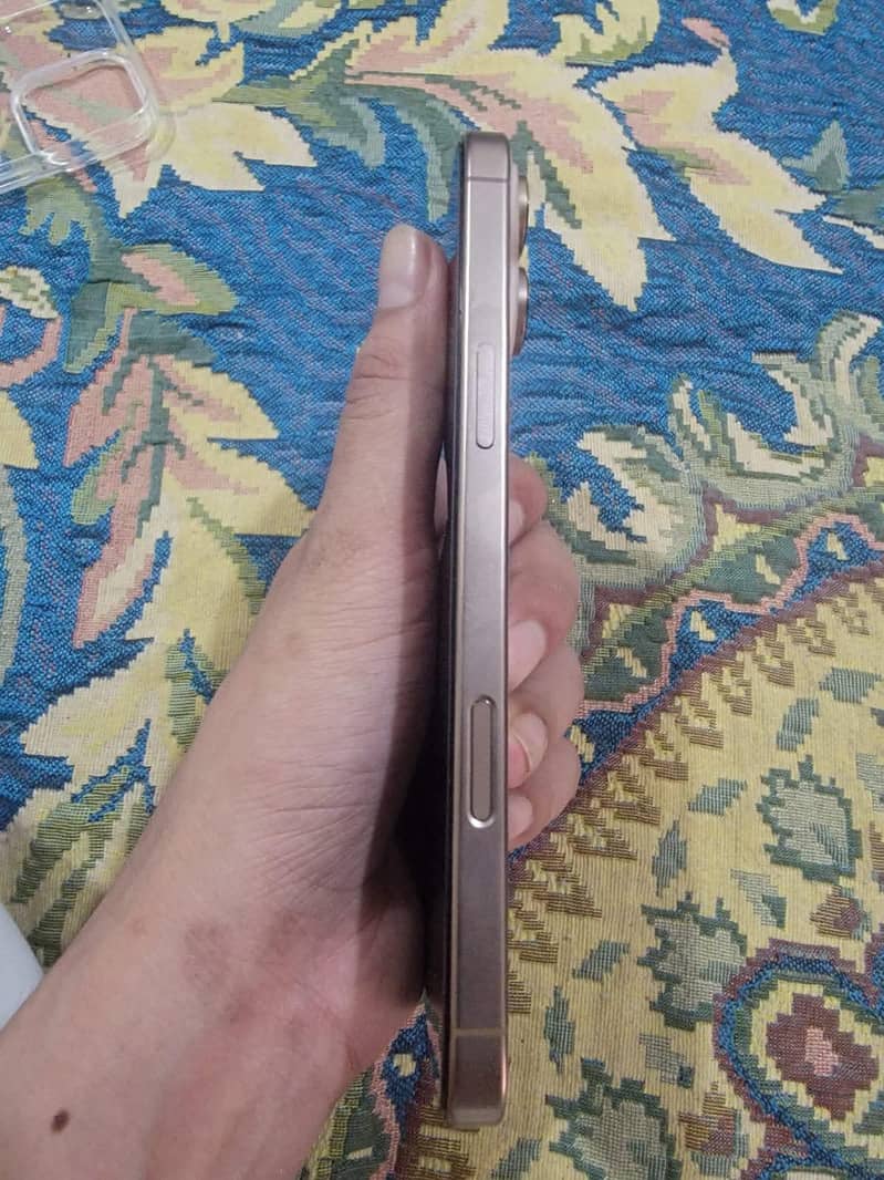Apple iPhone 16 Pro Max 0