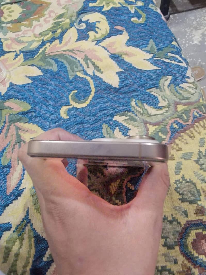 Apple iPhone 16 Pro Max 3