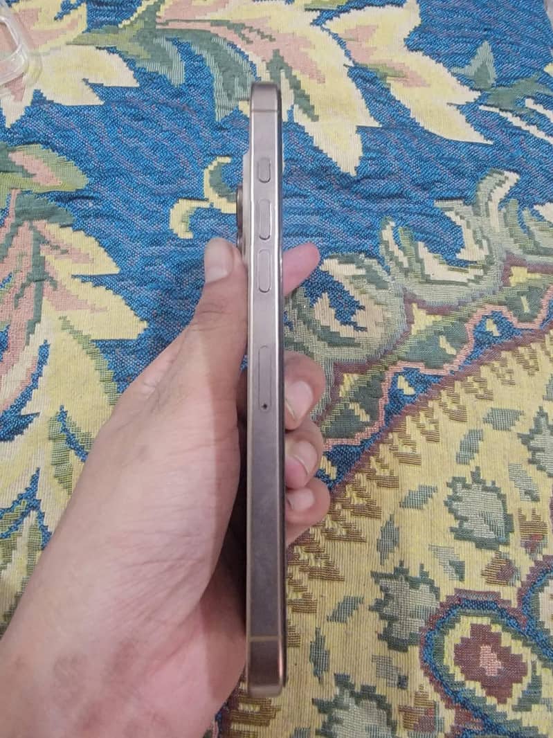 Apple iPhone 16 Pro Max 5