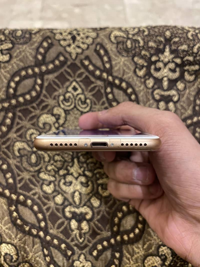 Apple iPhone 8 3