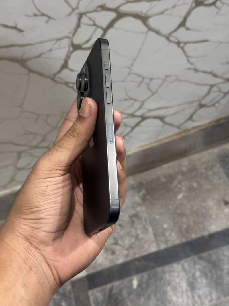 Apple iPhone 15 Pro Max 1