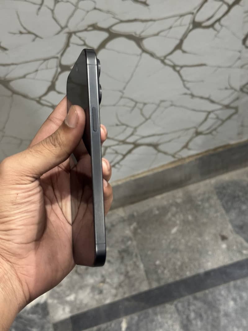 Apple iPhone 15 Pro Max 2