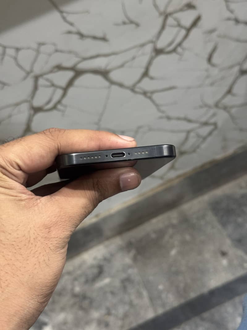 Apple iPhone 15 Pro Max 3