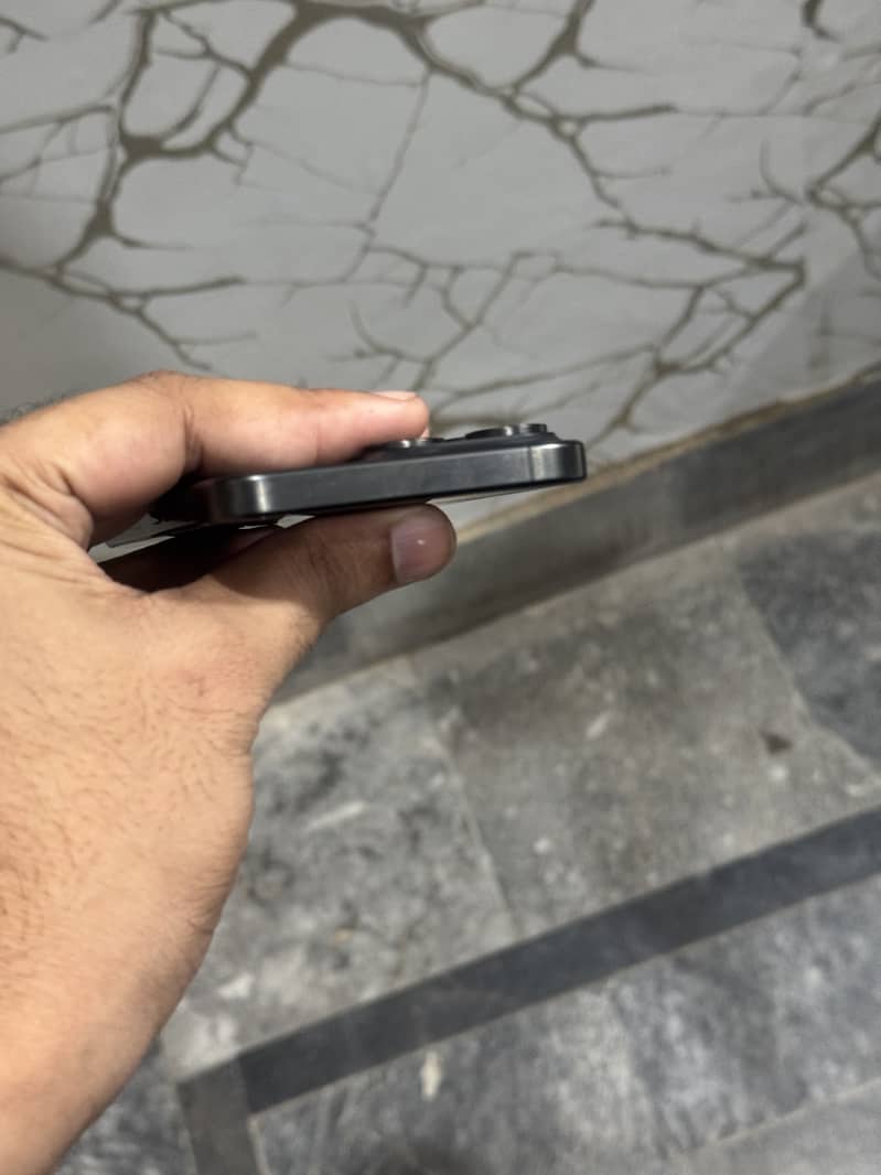 Apple iPhone 15 Pro Max 5