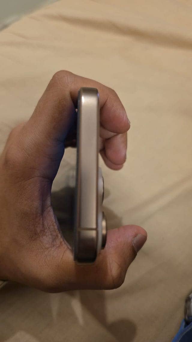 Apple iPhone 16 Pro Max 2