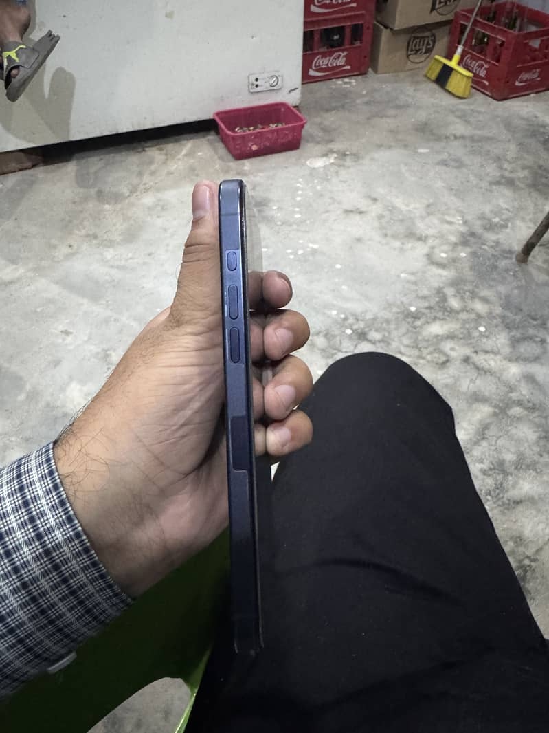 Apple iPhone 15 Pro Max 4