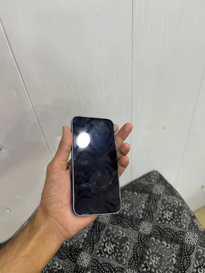 Apple iPhone 14 4