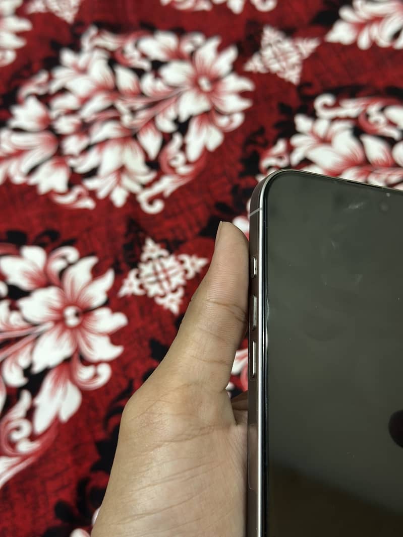Apple iPhone 16 Pro Max 1