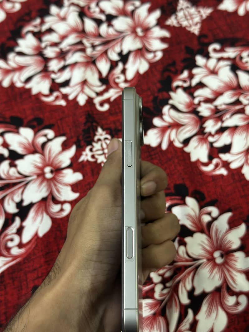 Apple iPhone 16 Pro Max 5