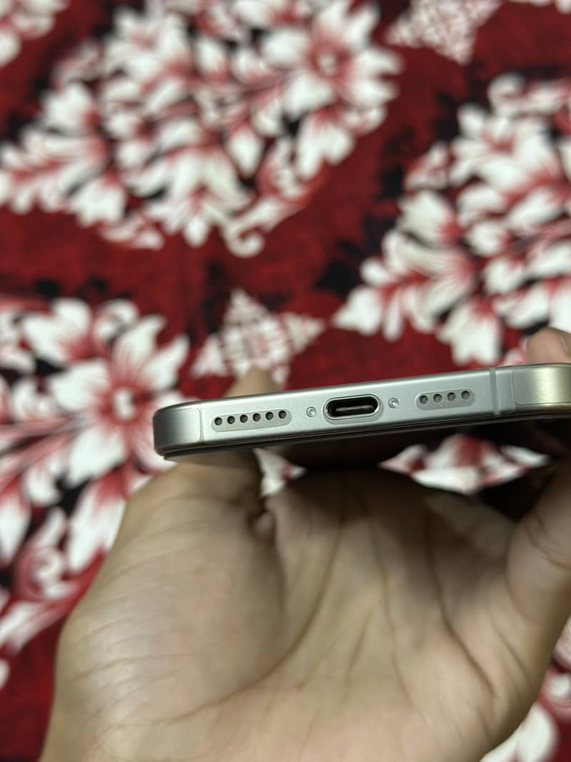 Apple iPhone 16 Pro Max 6