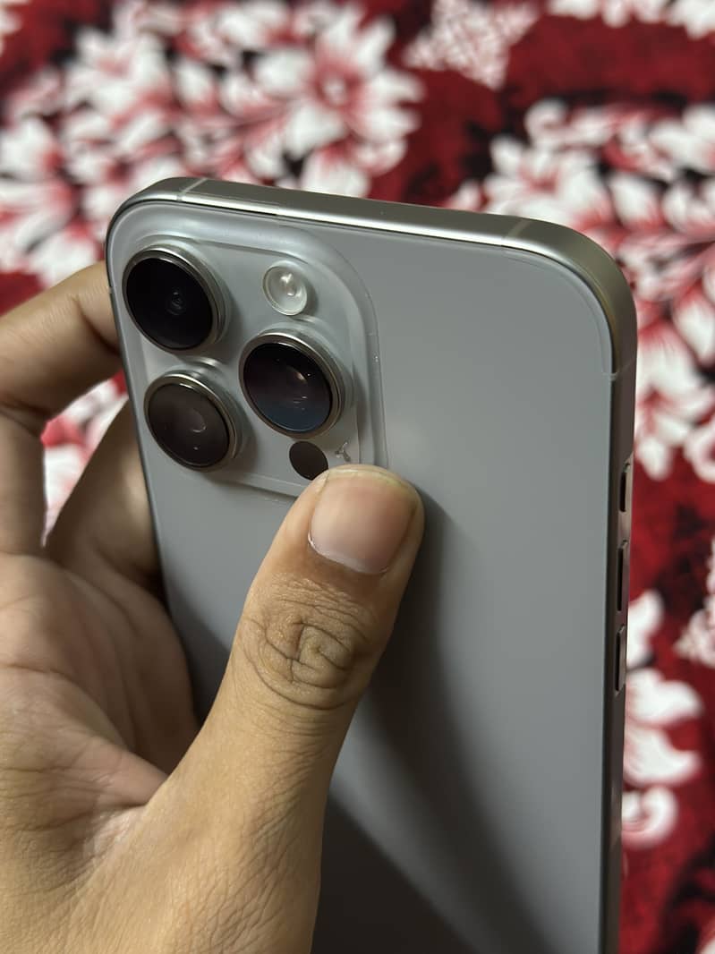 Apple iPhone 16 Pro Max 7