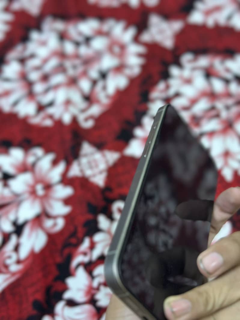 Apple iPhone 16 Pro Max 8