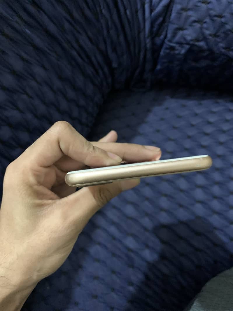 Apple iPhone 8 Plus 4