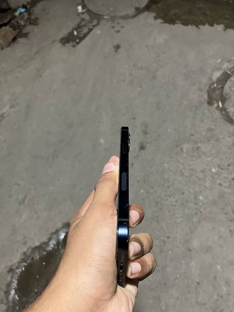 iPhone 12 3