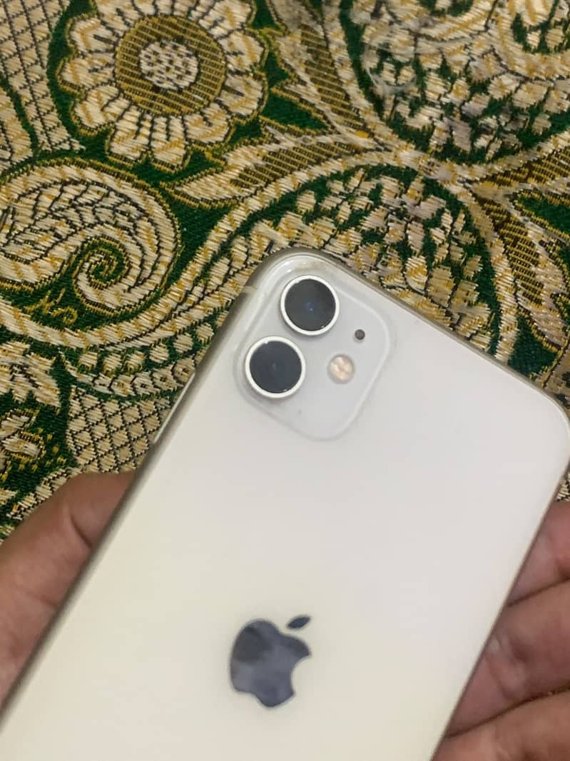Apple iPhone 11 3