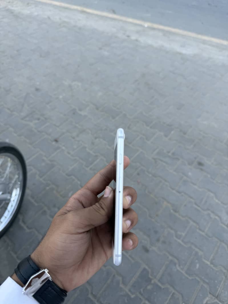 Apple iPhone 7 1