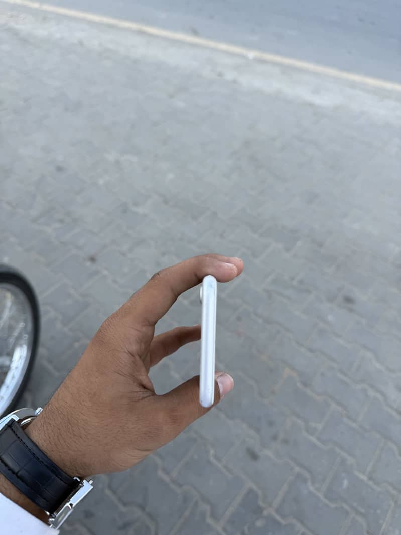 Apple iPhone 7 2