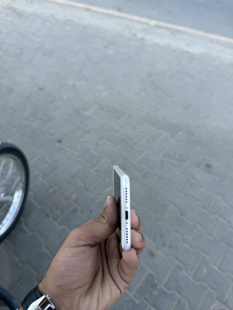 Apple iPhone 7 4