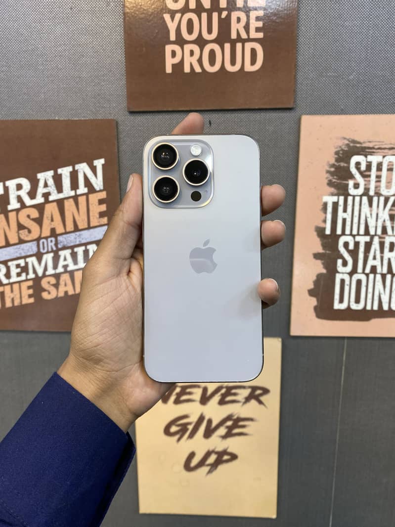 Apple iPhone 15 Pro 0