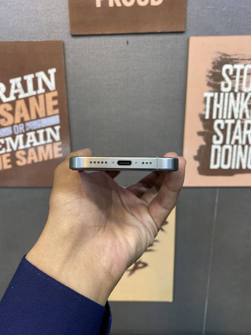 Apple iPhone 15 Pro 4