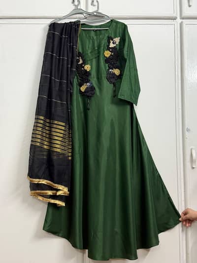 Dark Green Embroidered Frock with Black Dupatta – Medium