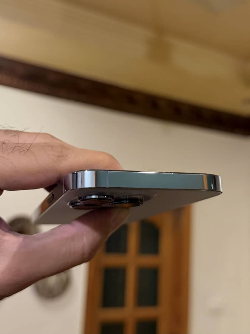 Apple iPhone 13 Pro 2