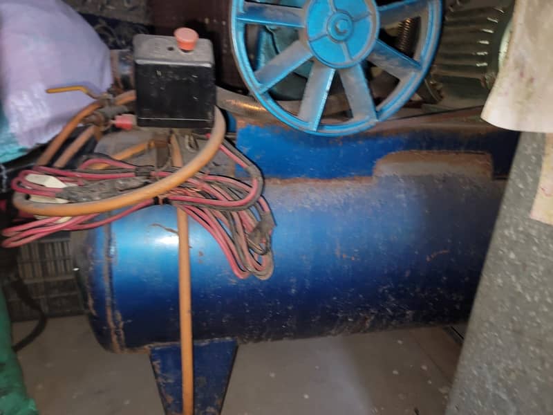 Air compressor single phase almost none used 3