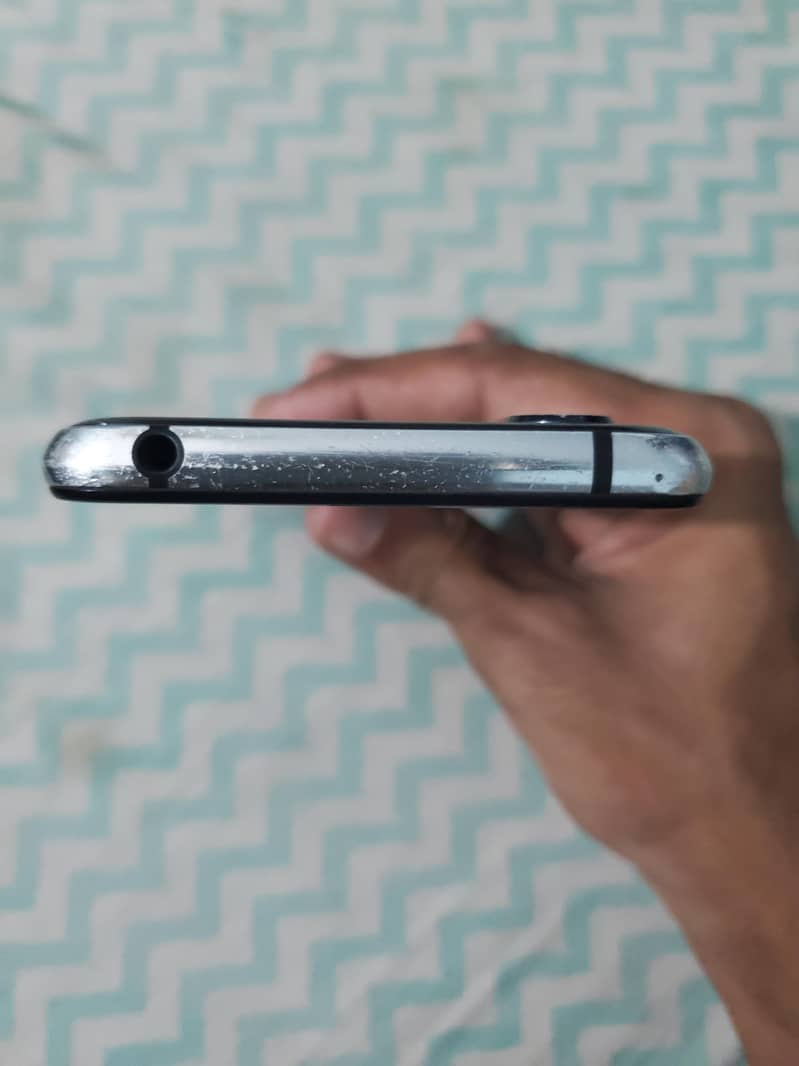 Sharp Aquos R2 3