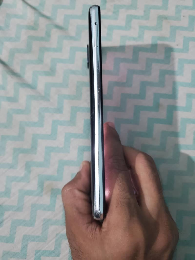 Sharp Aquos R2 5