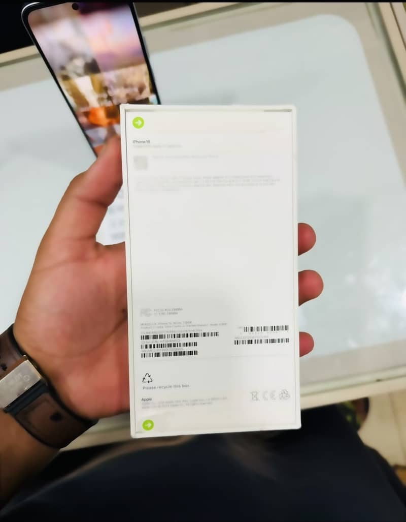 Apple iPhone 16 7