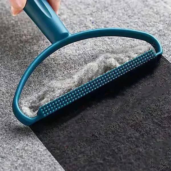 Electric Cloth Fuzz Remover at home