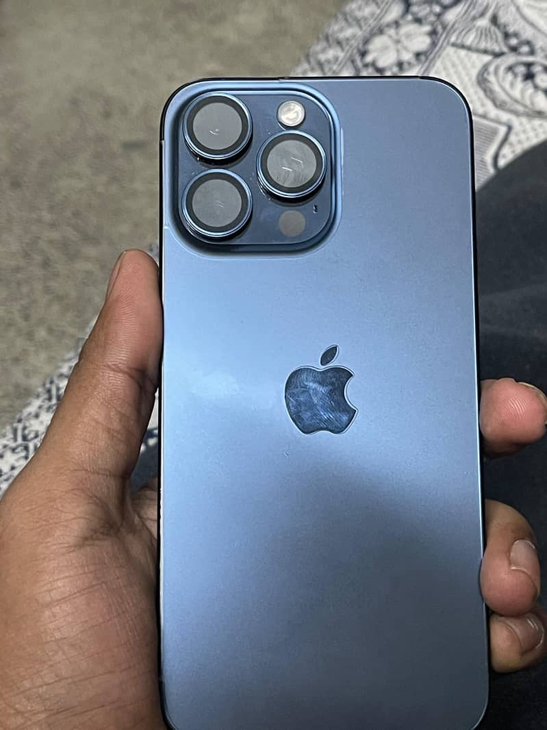 Apple iPhone 15 Pro Max 0
