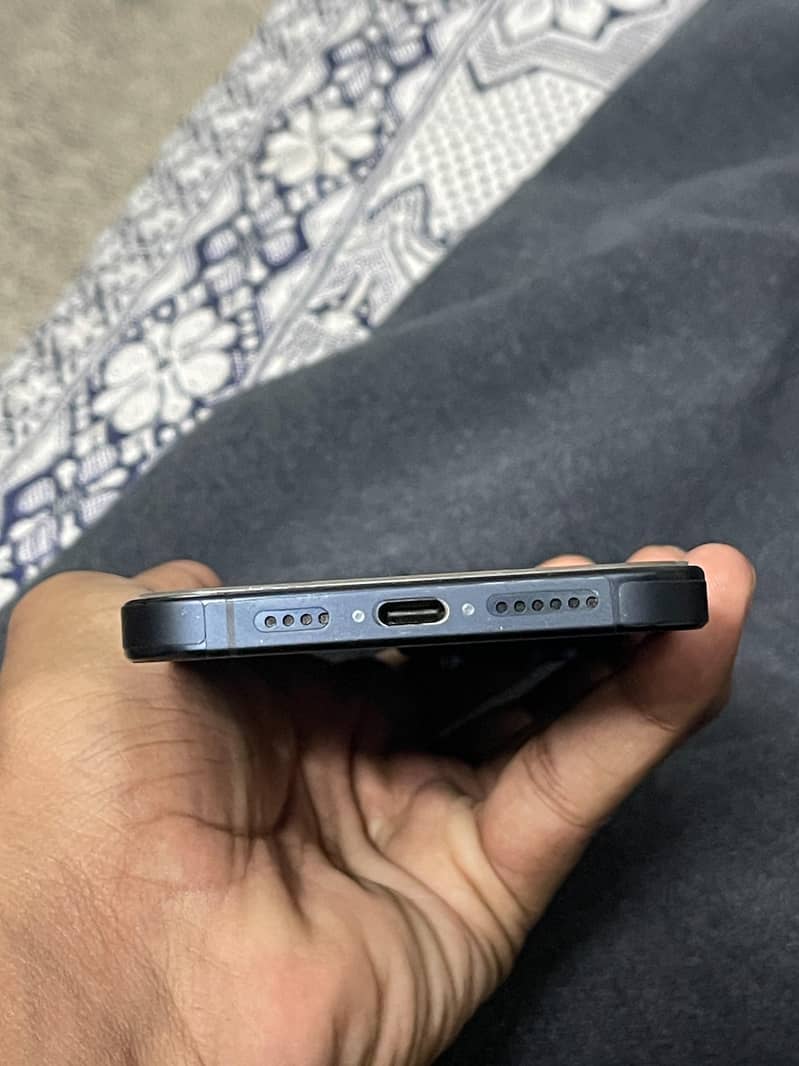 Apple iPhone 15 Pro Max 4