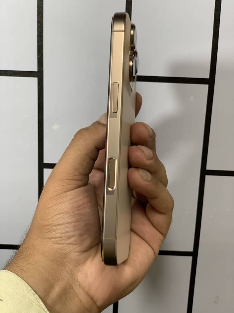 iPhone 16 Pro 2